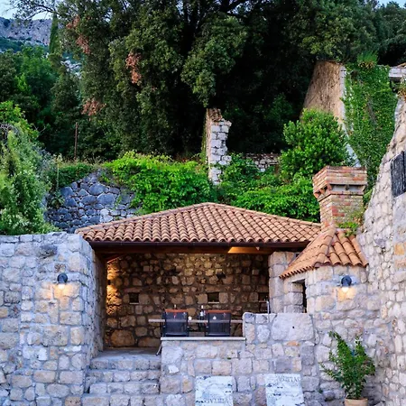 Luciana By Vintage Travel * Mihanici