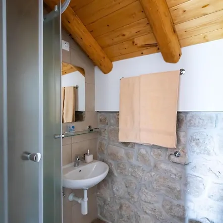 Luciana By Vintage Travel * Mihanici